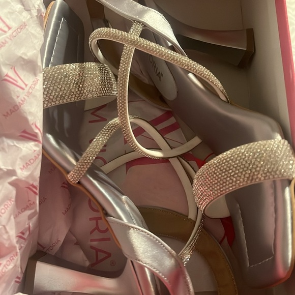 MADAM VICTORIA Women's Slingback Buckle Kitten Chunky Heels | Size 5.5 | NEW!🩶 - Picture 4 of 6